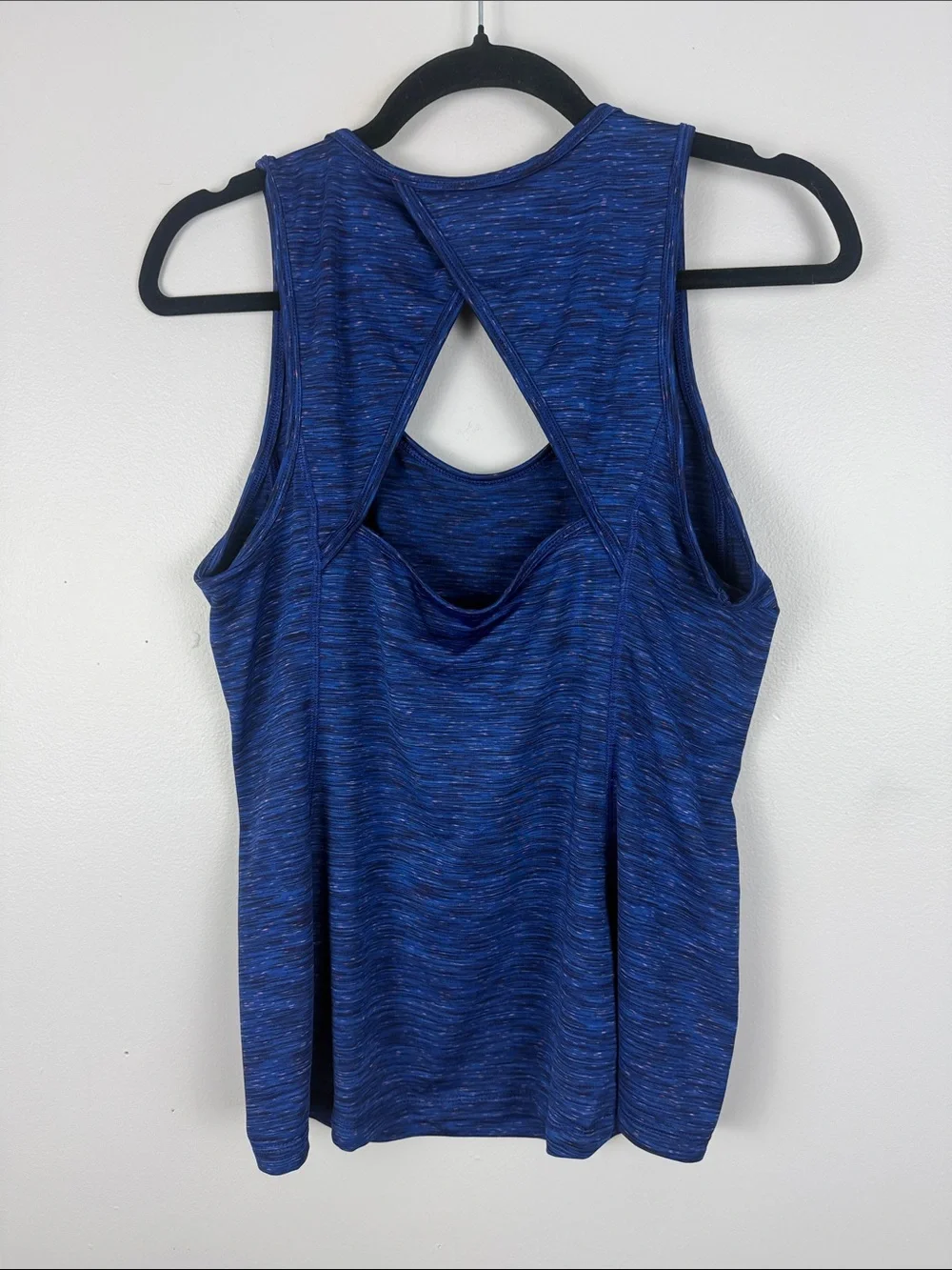 Old Navy Active Women's Go-Dry Fitted Racerback Tank with Keyhole/Twist Back - Picture 9 of 9